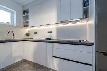 Apartments by the sea Pakoštane, Biograd - 18020