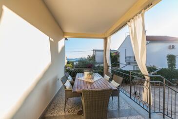 Apartments by the sea Pakoštane, Biograd - 18020