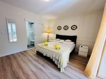 Two bedroom apartment Makarska (A-18028-a(