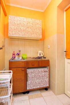 Appartementen en kamers met parkeerplaats Makarska - 18028