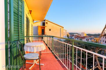 Apartments and rooms with parking space Makarska - 18028