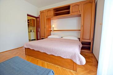 Apartmanok és szobák parkolóhellyel Starigrad, Paklenica - 18034