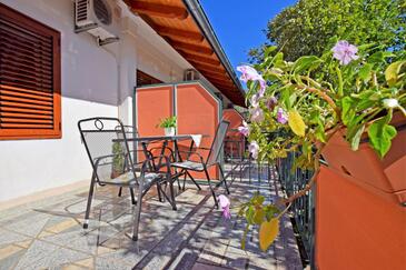 Apartmanok és szobák parkolóhellyel Starigrad, Paklenica - 18034