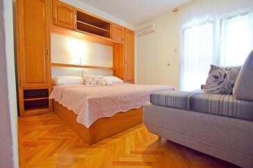 Lejligheder og værelser med parkering Starigrad, Paklenica - 18034