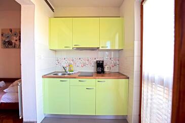 Apartmány a pokoje s parkovištěm  Starigrad, Paklenica - 18034