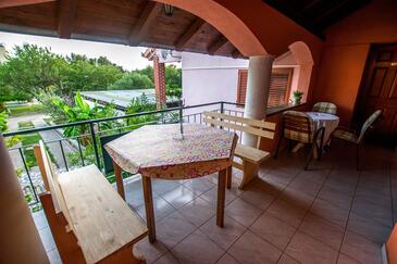 Apartments and rooms with parking space Starigrad, Paklenica - 18034