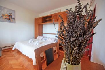 Apartmány a pokoje s parkovištěm  Starigrad, Paklenica - 18034