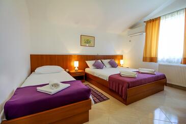 Leiligheter med basseng som passer for familier med barn Nevidane, Pasman - 18054