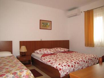 Family-friendly apartments with swimming pool Neviđane, Pašman - 18054