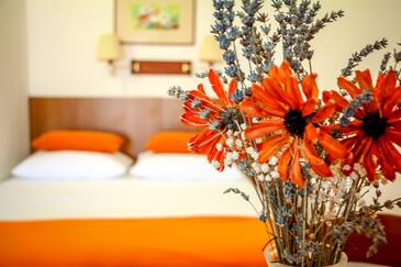 Apartamentos con piscina adecuados para familias con niños Nevidane, Pasman - 18054