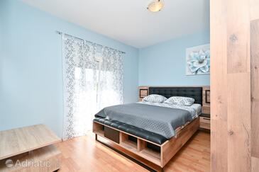 Ferienwohnungen mit Parkplatz Bibinje, Zadar - 18066