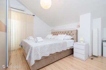 Ferienhaus am Meer Preko, Ugljan - 18077