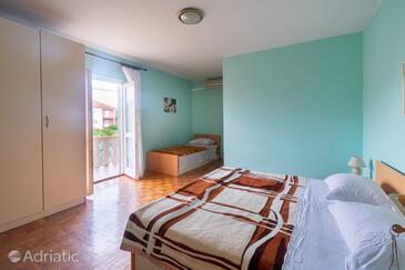 Apartments with parking space Bibinje, Zadar - 18090