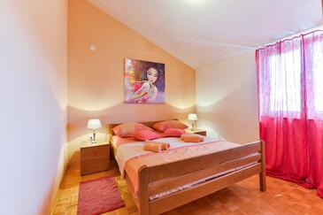 Family-friendly apartments with swimming pool Zadar - 18098