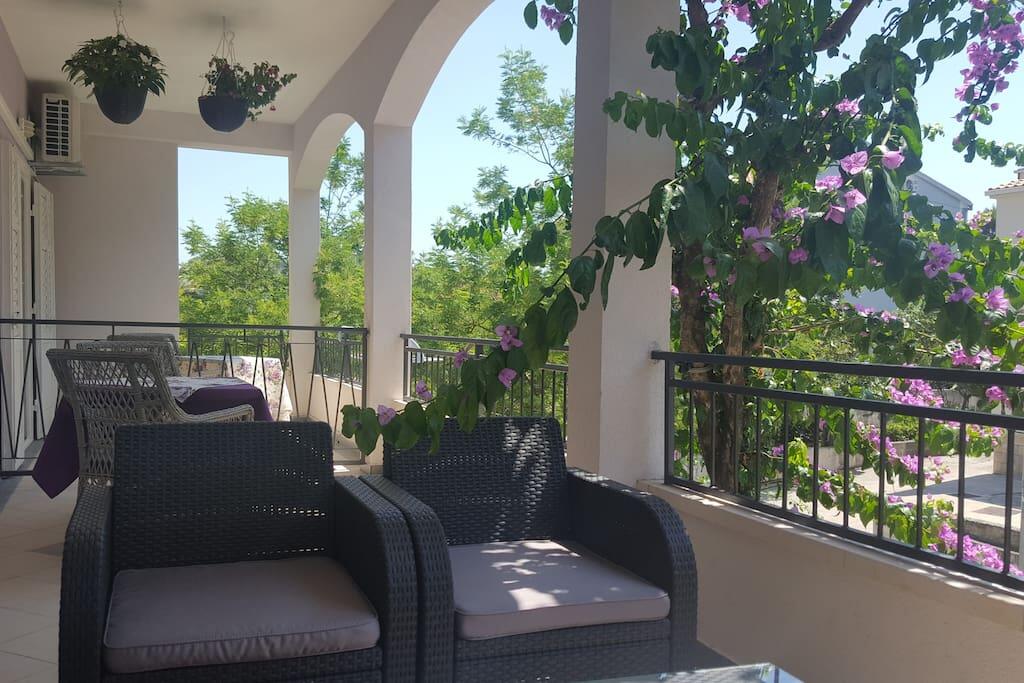 Apartments and rooms with parking space Makarska - 18106