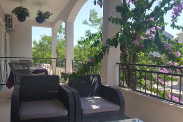 Apartments and rooms with parking space Makarska - 18106