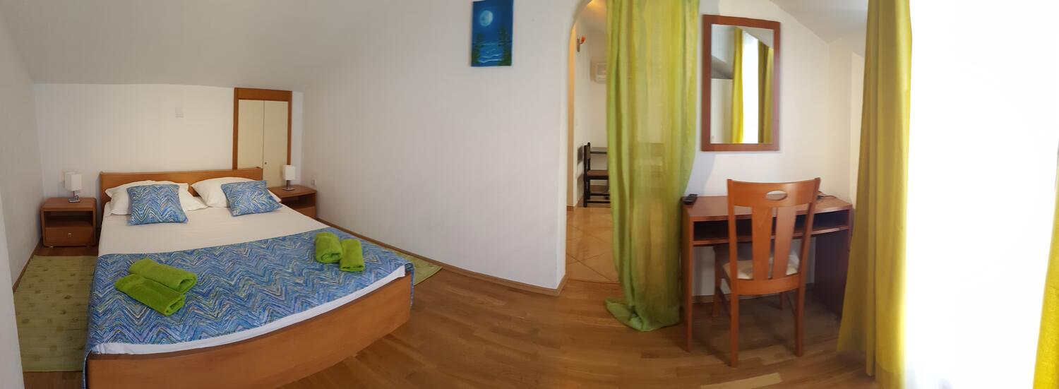 Apartments and rooms with parking space Makarska - 18106