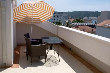 Apartments and rooms with parking space Makarska - 18106