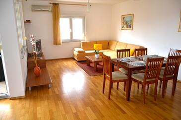 Family-friendly apartments with swimming pool Kožino, Zadar - 18128