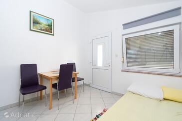 Apartments with parking space Vir - 18131