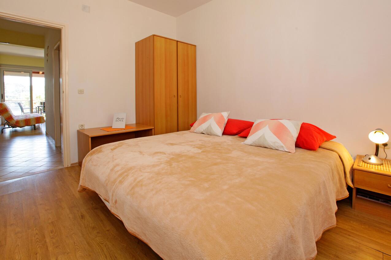 A-18137-c - Private accommodation - Apartments by the sea Karbuni, Korčula