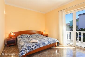 Appartamenti con parcheggio Seget Vranjica, Traù - Trogir - 18138