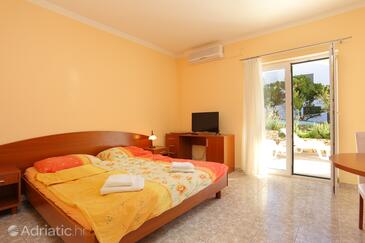 Apartments with parking space Seget Vranjica, Trogir - 18138