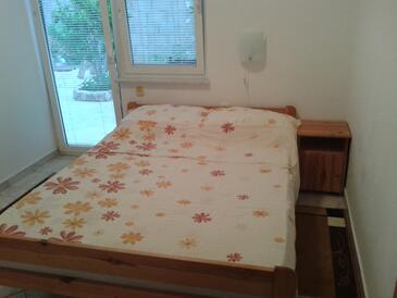 Apartments by the sea Vir - 18140