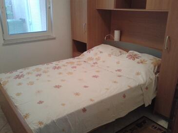 Apartments by the sea Vir - 18140