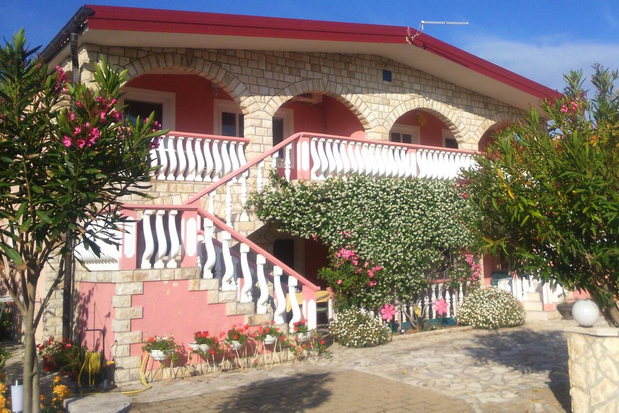 Apartments by the sea Vir - 18140