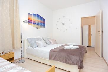 Apartments by the sea Pisak, Omiš - 18141