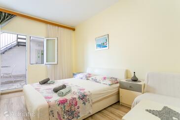 Apartments by the sea Pisak, Omiš - 18141