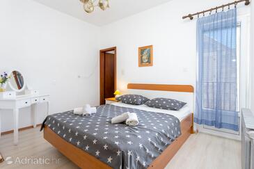 Apartmani uz more Pisak, Omiš - 18141