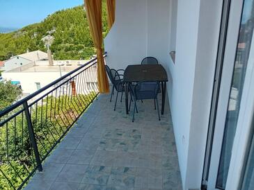 Apartments with parking space Makarska - 18145