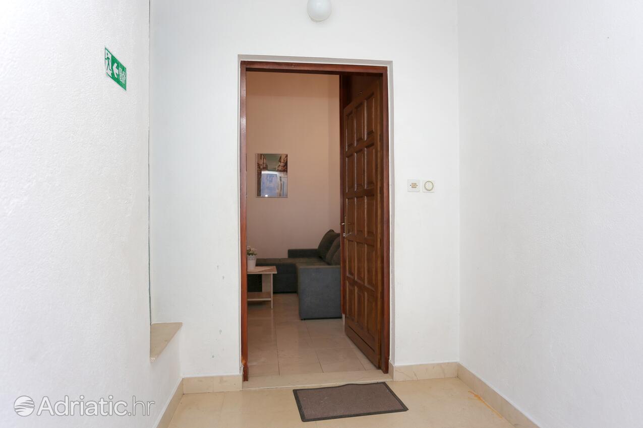 A-18148-a - Alloggi privati - Appartamenti accanto al mare Mimice, Almissa - Omiš