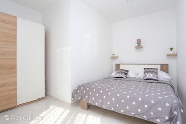 Ferienwohnungen mit Pool für Familien Zivogosce - Porat, Makarska - 18150