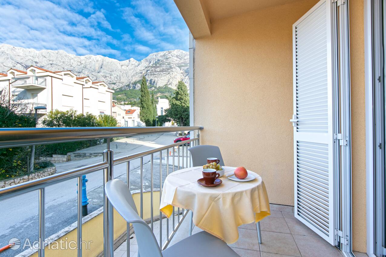 Apartments by the sea Makarska - 18160