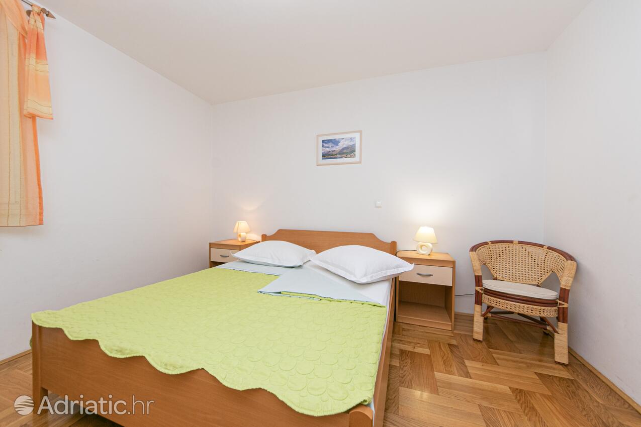 Apartments by the sea Makarska - 18160