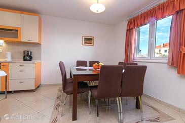 Apartments by the sea Makarska - 18160