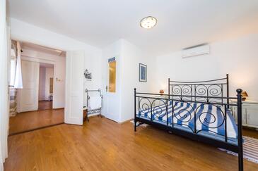 Seaside holiday house Novigrad - 18162