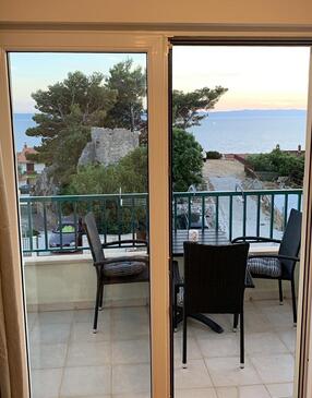 Apartments with parking space Makarska - 18170