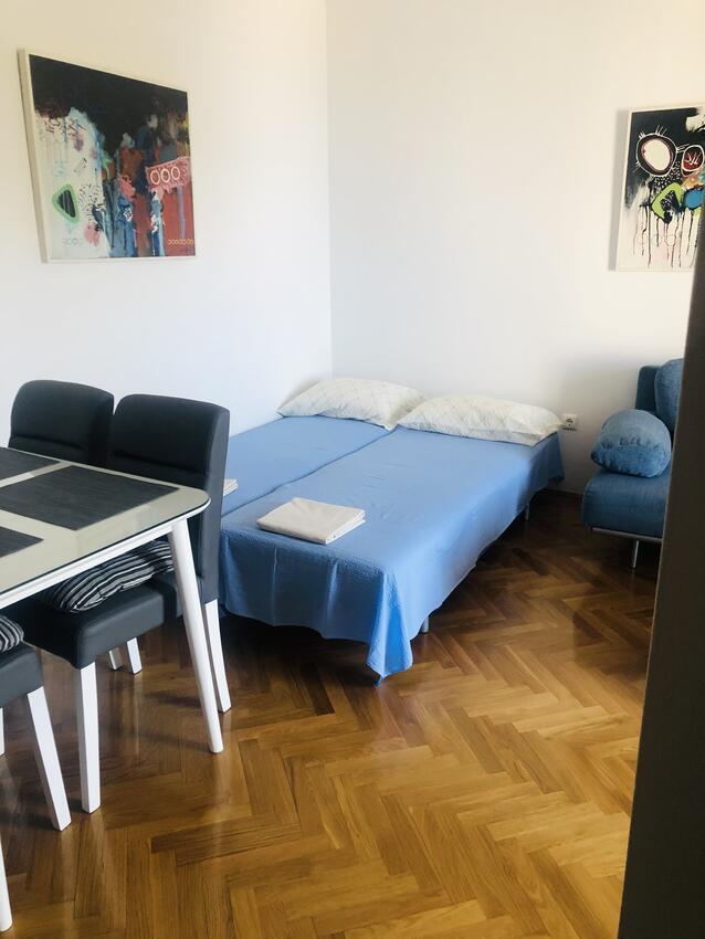 A-18170-a - Private accommodation - Apartments with a parking space Makarska
