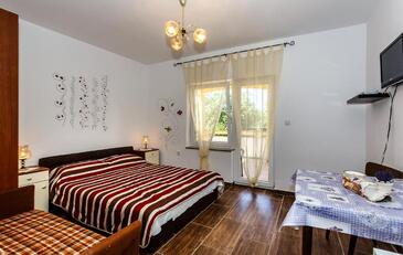 Apartmaji in sobe s parkingom Malinska, Krk - 18193