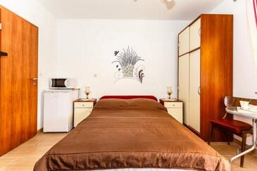 Apartments and rooms with parking space Malinska, Krk - 18193