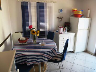 Apartments by the sea Vrsi - Mulo, Zadar - 18198