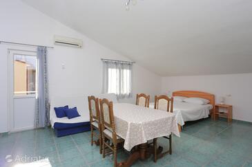 Apartments by the sea Lokva Rogoznica, Omiš - 18211