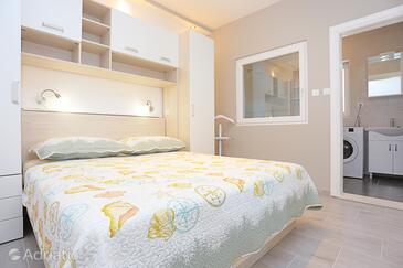 Leiligheter med parkering Makarska - 18213