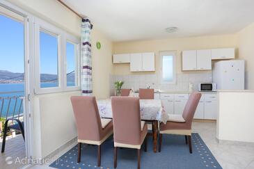 Ferienwohnungen am Meer Arbanija, Ciovo - 18224