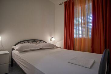 Apartments by the sea Vinišće, Trogir - 18225