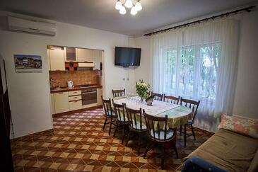 Apartmani uz more Vinišće, Trogir - 18225